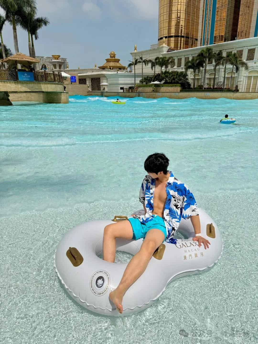 图片[4]-白嫩干净的簿肌球服弟弟，这腹肌可太香啦！-小蓝短视频