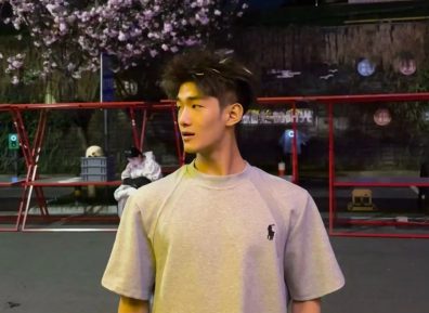 188成都猛1黑皮体育打桩机，成都的小男生又幸福了......
