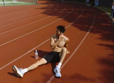 操场上低脂精壮体育生谁不想要？