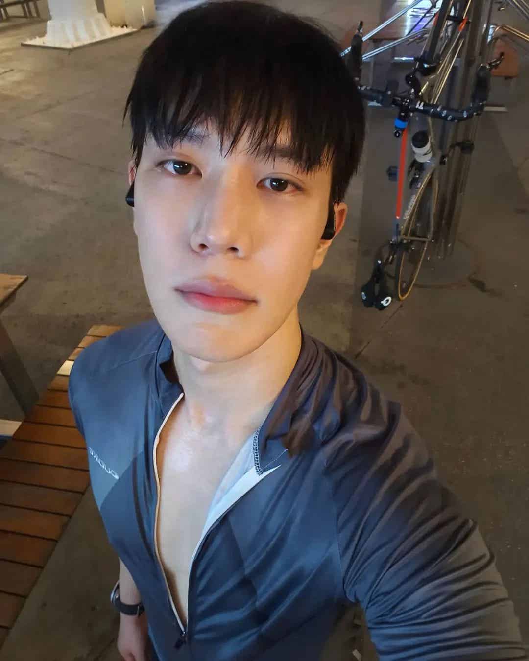 图片[2]-第一次骑行还不忘晒腹肌照！-小蓝短视频