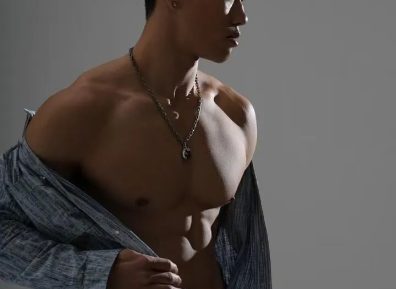 抡大锤的肌肉壮男,187CM大胸肌健身模特!