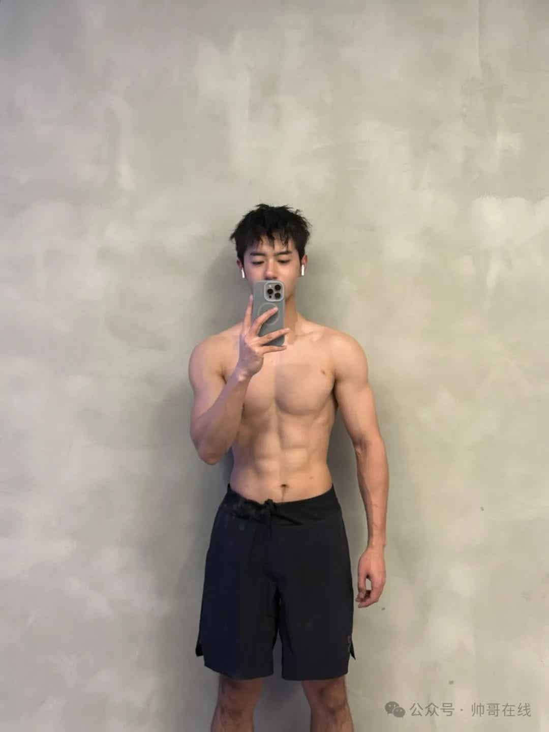 图片[2]-上海肌肉健身帅哥，亮点自己找！-小蓝短视频