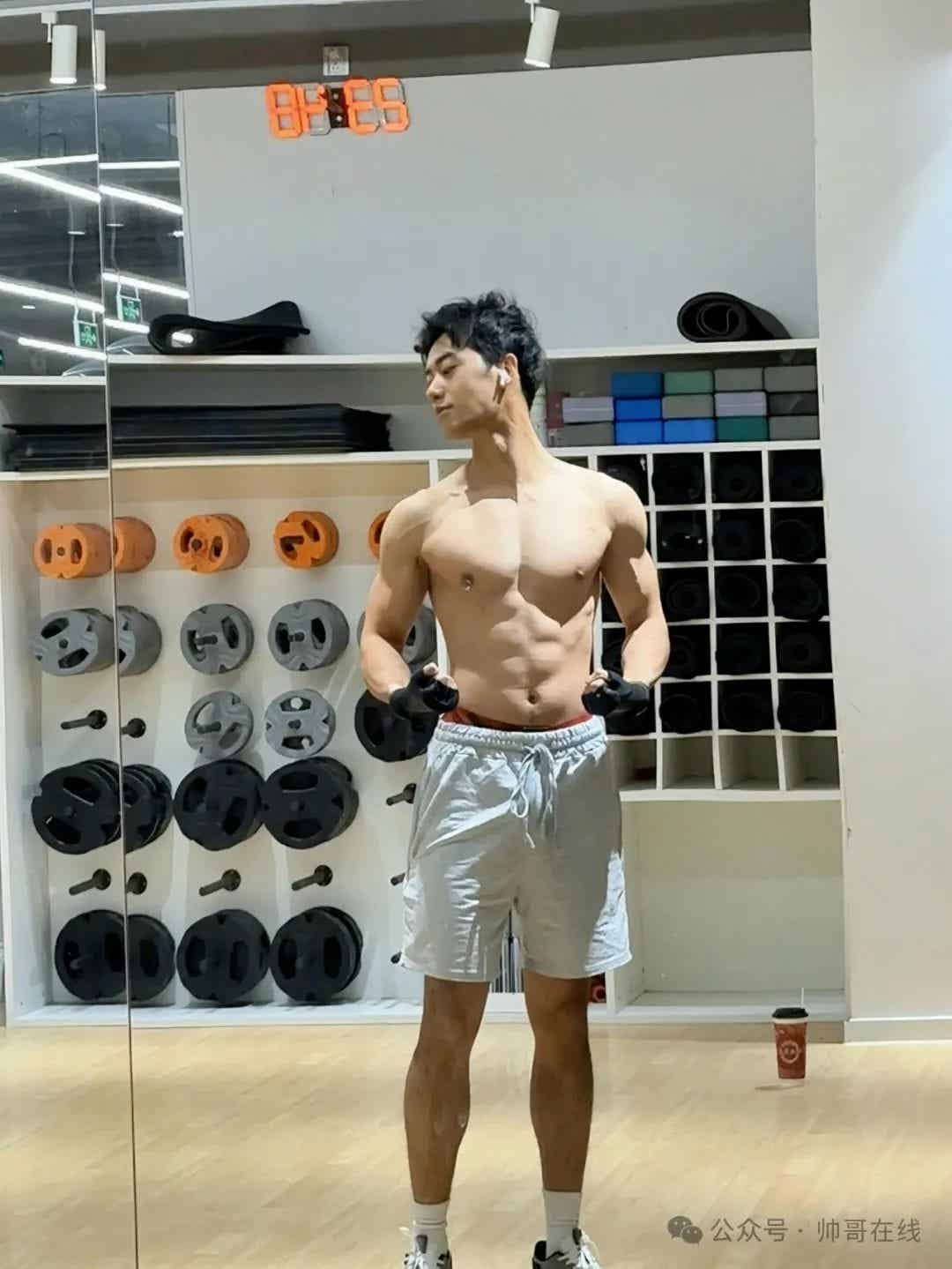 图片[6]-上海肌肉健身帅哥，亮点自己找！-小蓝短视频