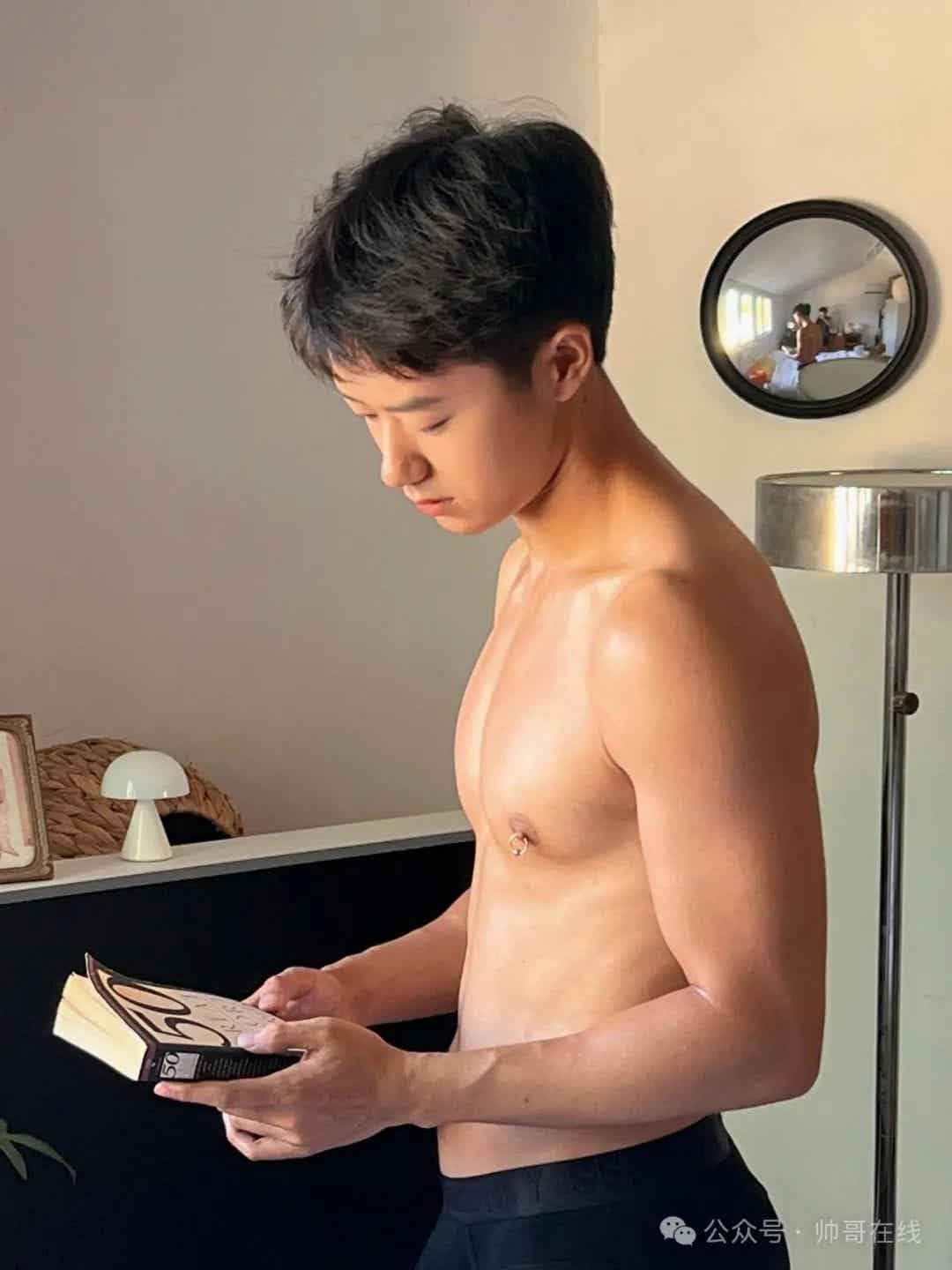 图片[9]-上海肌肉健身帅哥，亮点自己找！-小蓝短视频