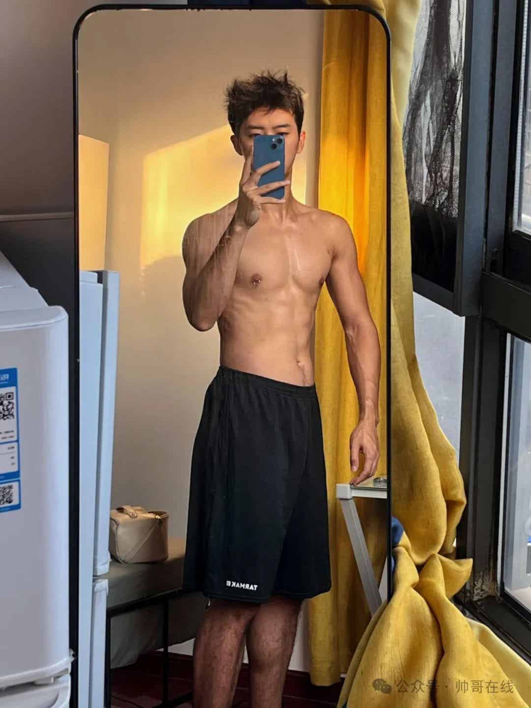 上海肌肉健身帅哥，亮点自己找！-小蓝短视频