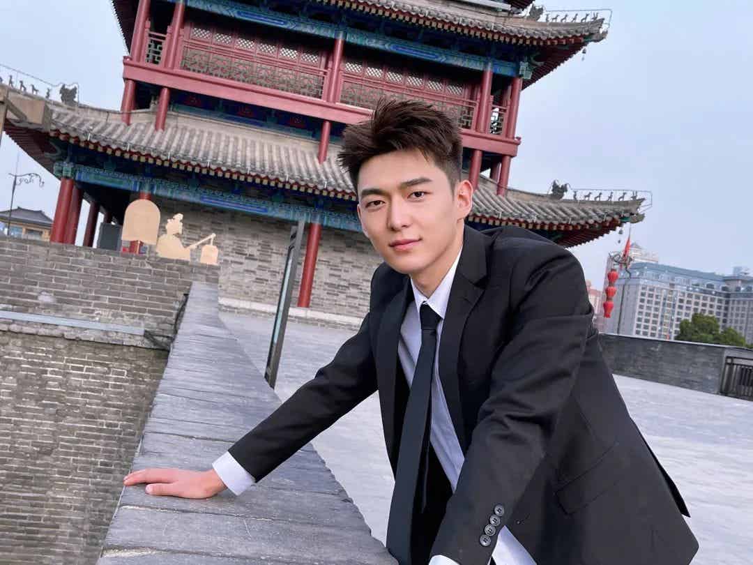 图片[4]-微博疯传的威哥结婚照，真相竟然是这样！-小蓝短视频