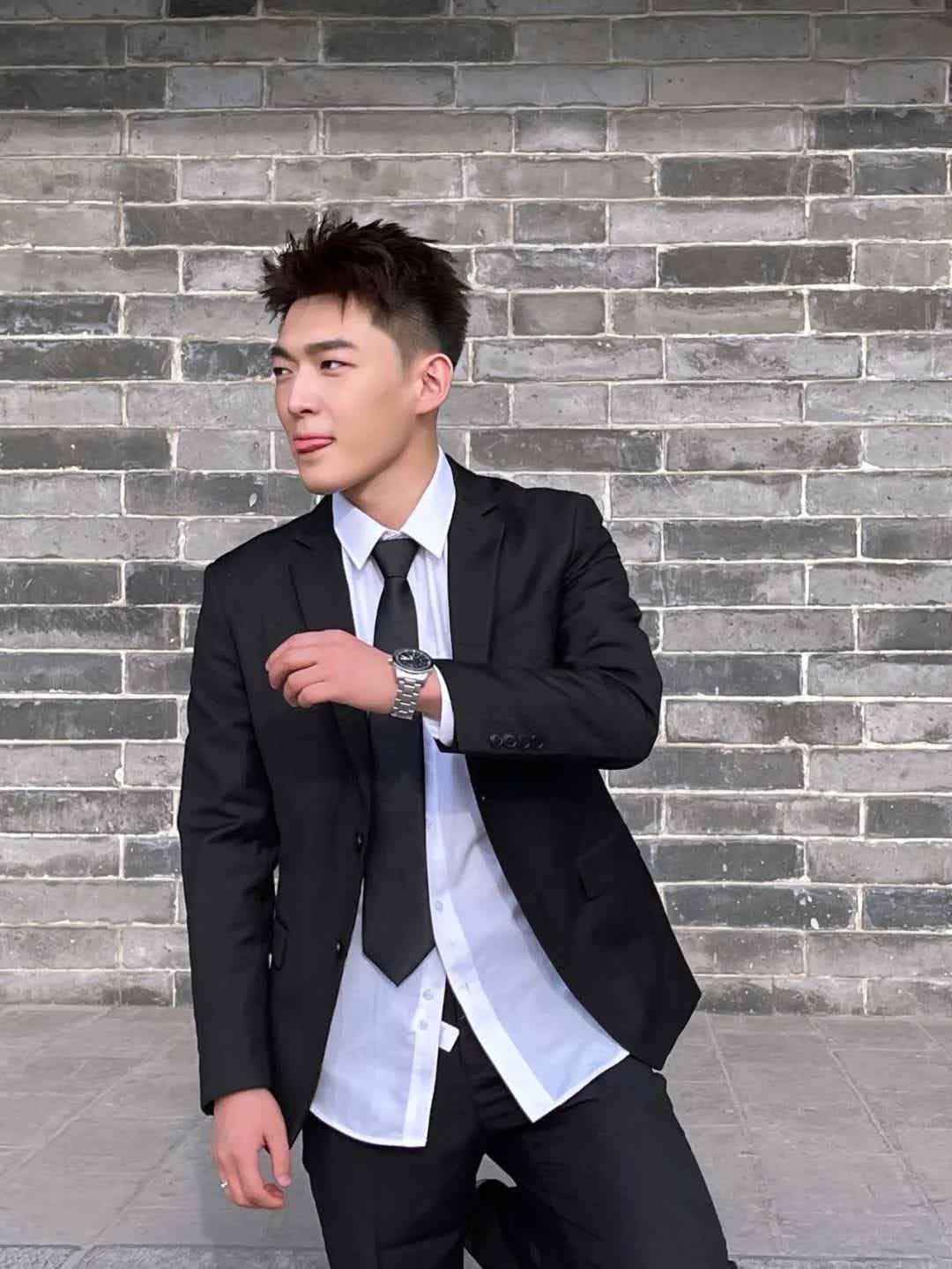 图片[8]-微博疯传的威哥结婚照，真相竟然是这样！-小蓝短视频