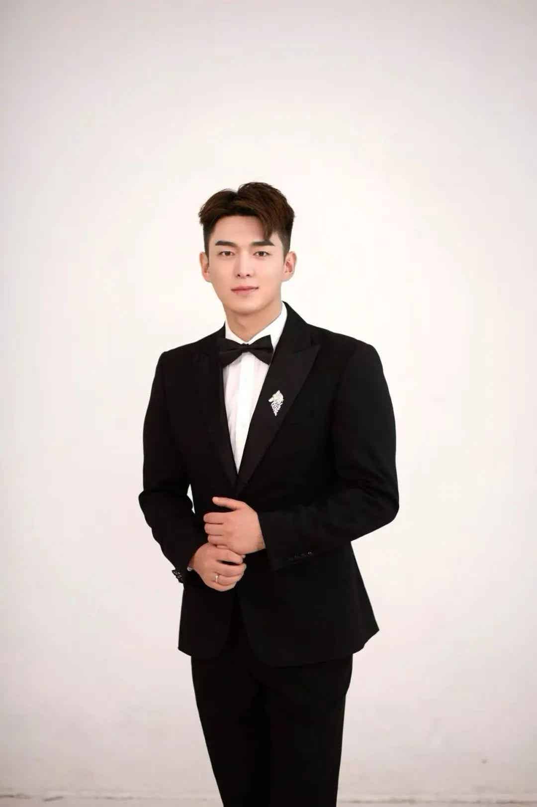 图片[11]-微博疯传的威哥结婚照，真相竟然是这样！-小蓝短视频