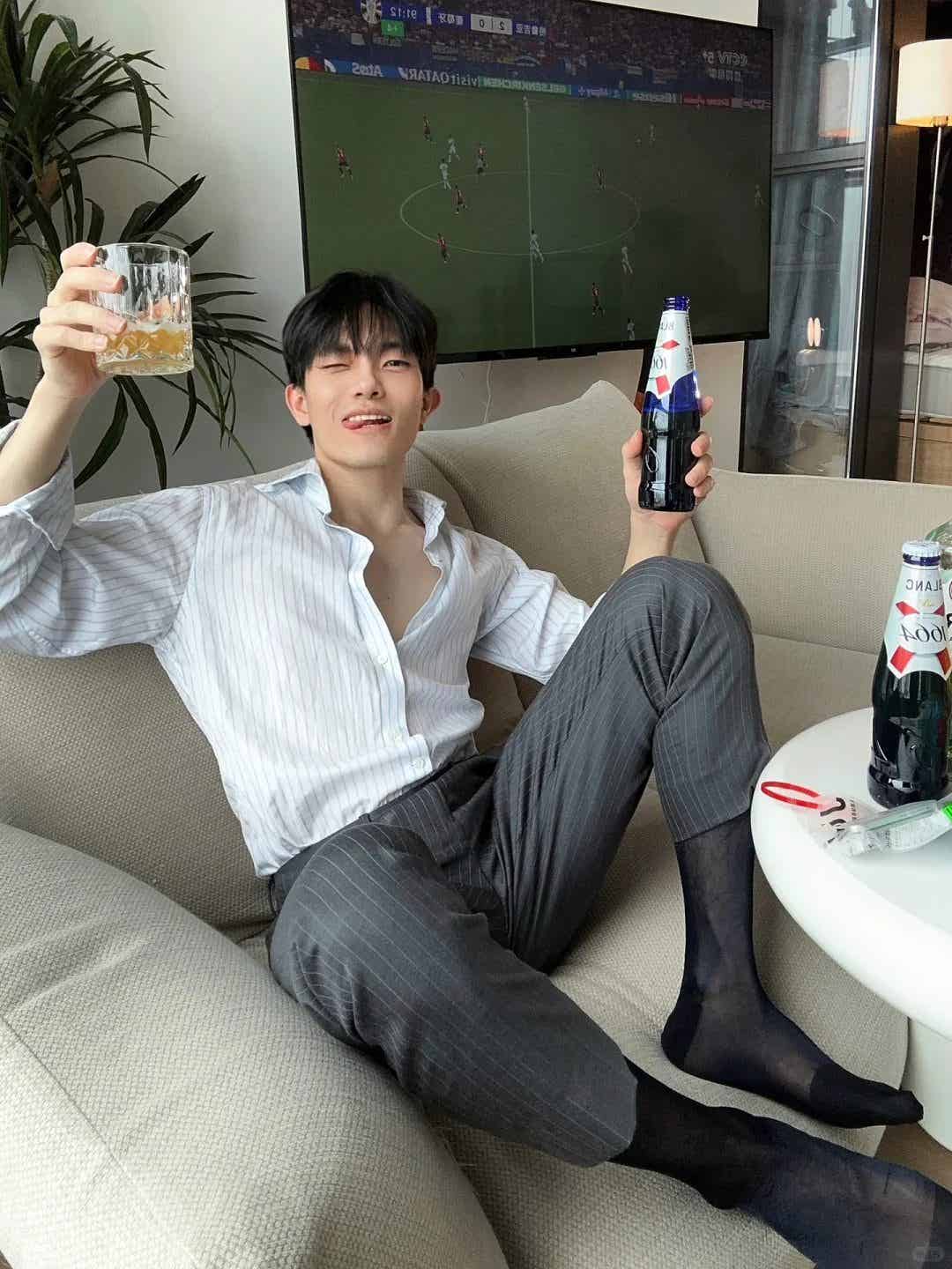 图片[8]-正装赛道的小哥哥，那些特写你喜欢吗?-小蓝短视频