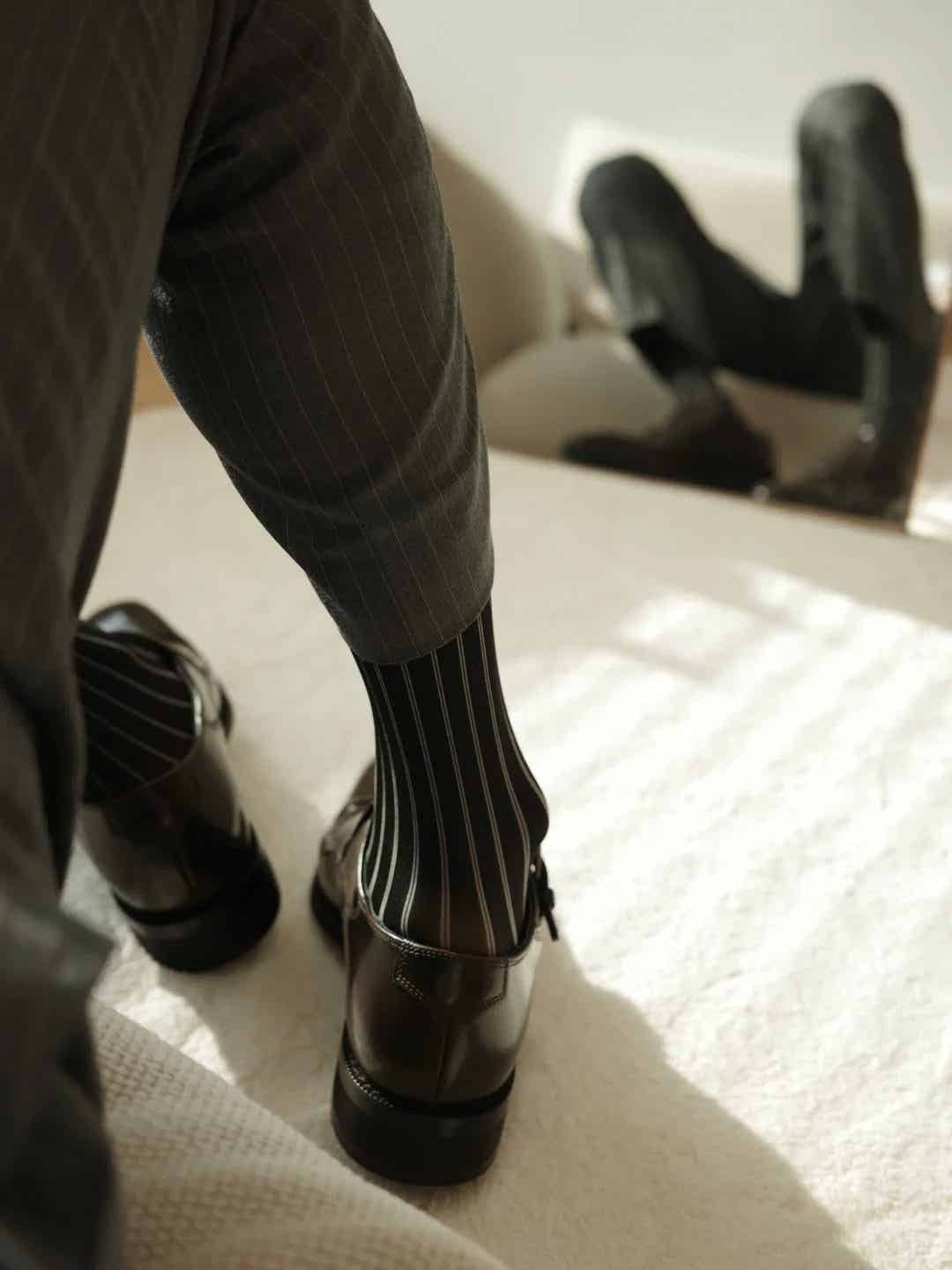 图片[9]-正装赛道的小哥哥，那些特写你喜欢吗?-小蓝短视频