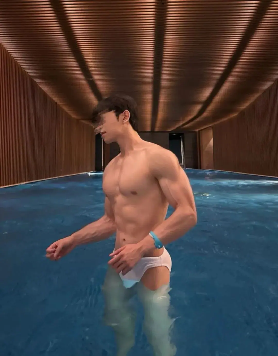 辽宁198田径体育生，公狗腰大长腿超性感，腿比命长系列......