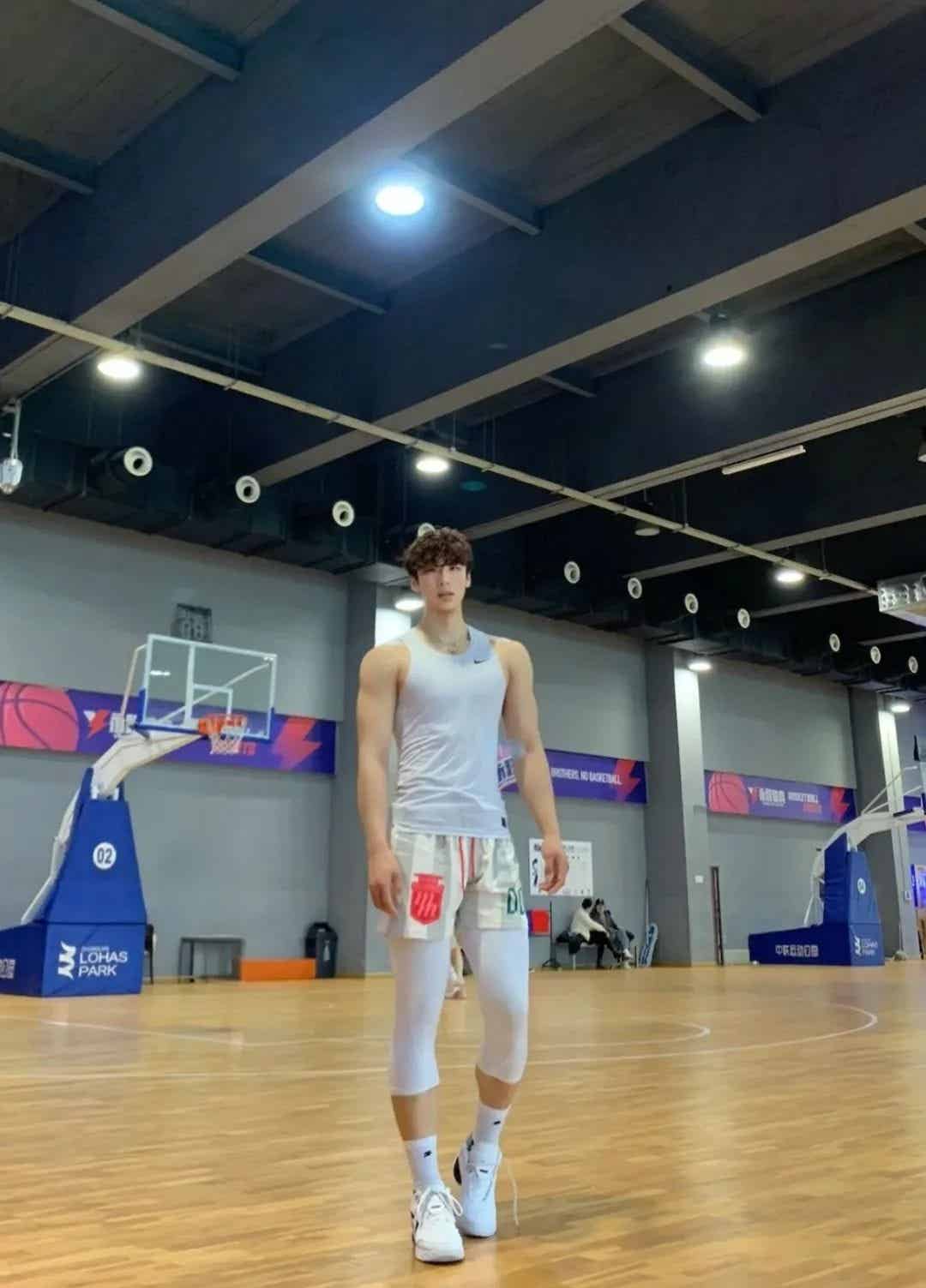 图片[6]-山东195黑皮篮球体育生，圈内极品猛1s，持久打桩太给力.....-小蓝短视频