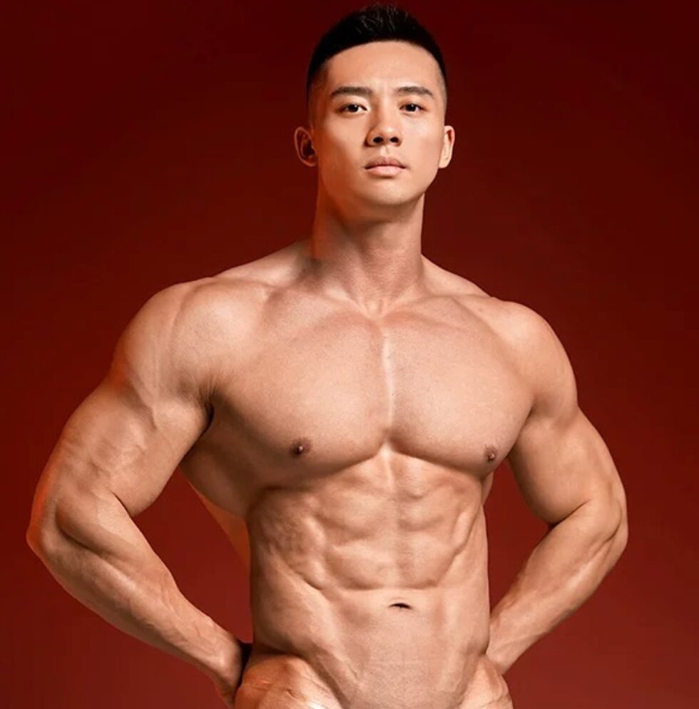 祝万成这次豁出去！超壮爆筋肌写真全曝光 厚胸宽肩公狗腰