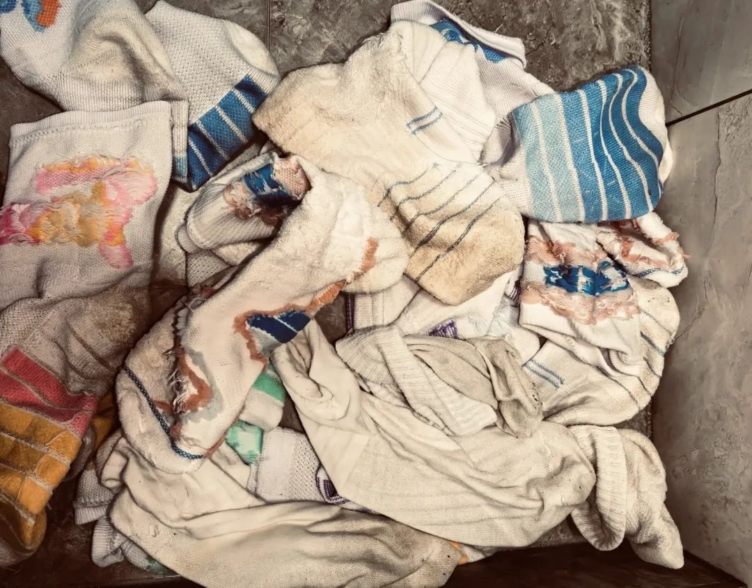 【直男】为什么有人总对体育生臭袜子，爱不释鼻？？？