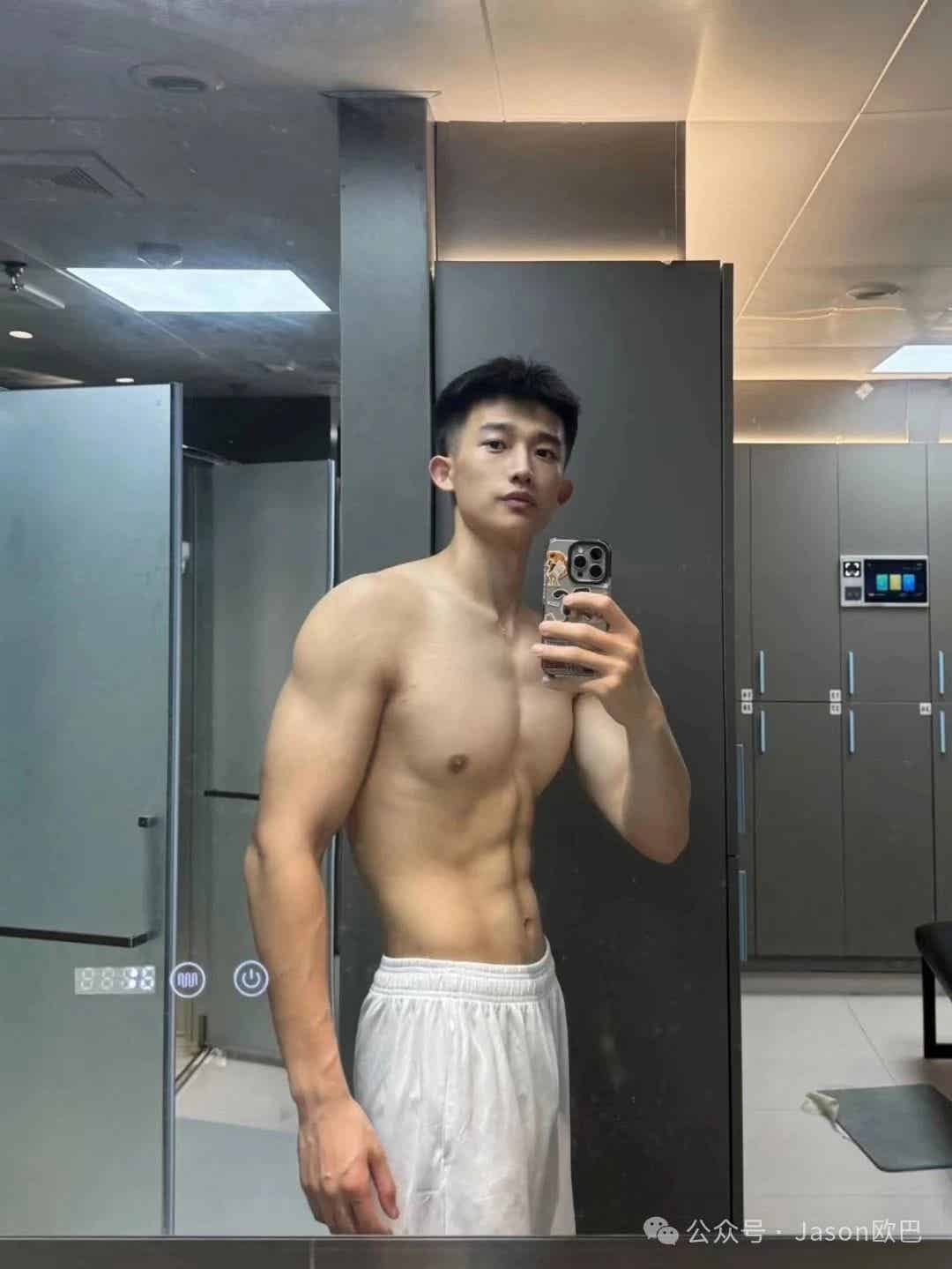 图片[1]-大鼻子小帅实力超强 宽肩细腰肌肉身散出超浓荷尔蒙-小蓝短视频