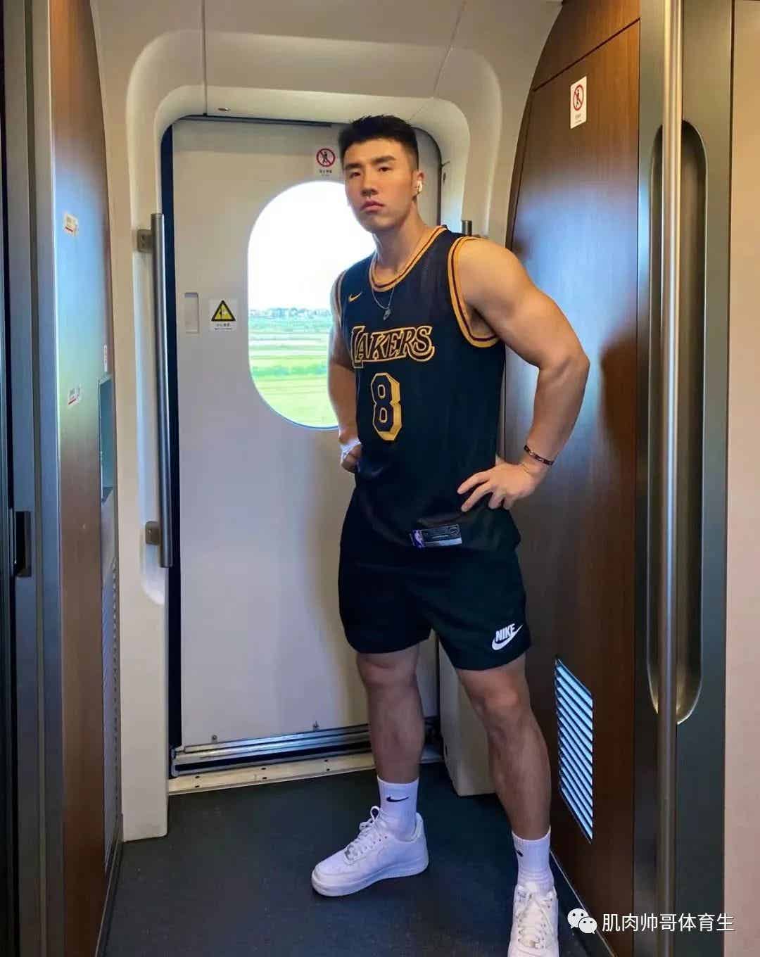 图片[4]-型男范儿，大块头的肌肉小爷们-小蓝短视频