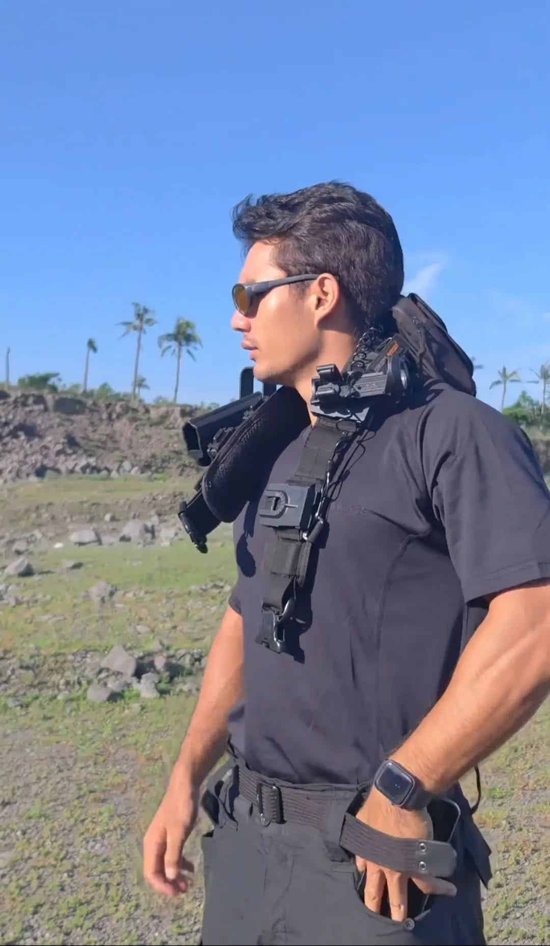 图片[4]-海南超帅救人帅警爆火啊！粗壮长腿实力强被他吸引！-小蓝短视频