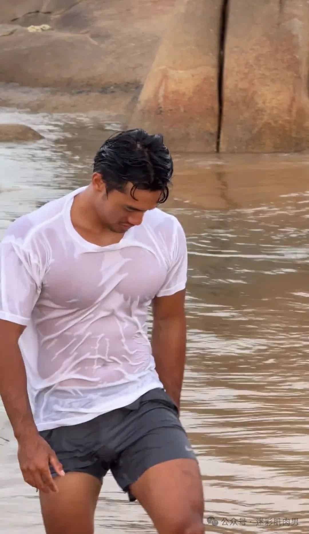 图片[6]-海南超帅救人帅警爆火啊！粗壮长腿实力强被他吸引！-小蓝短视频