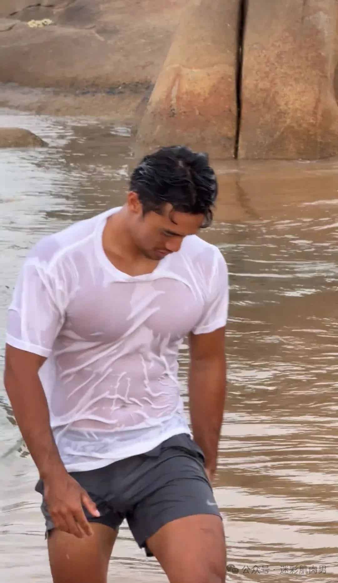 图片[11]-海南超帅救人帅警爆火啊！粗壮长腿实力强被他吸引！-小蓝短视频