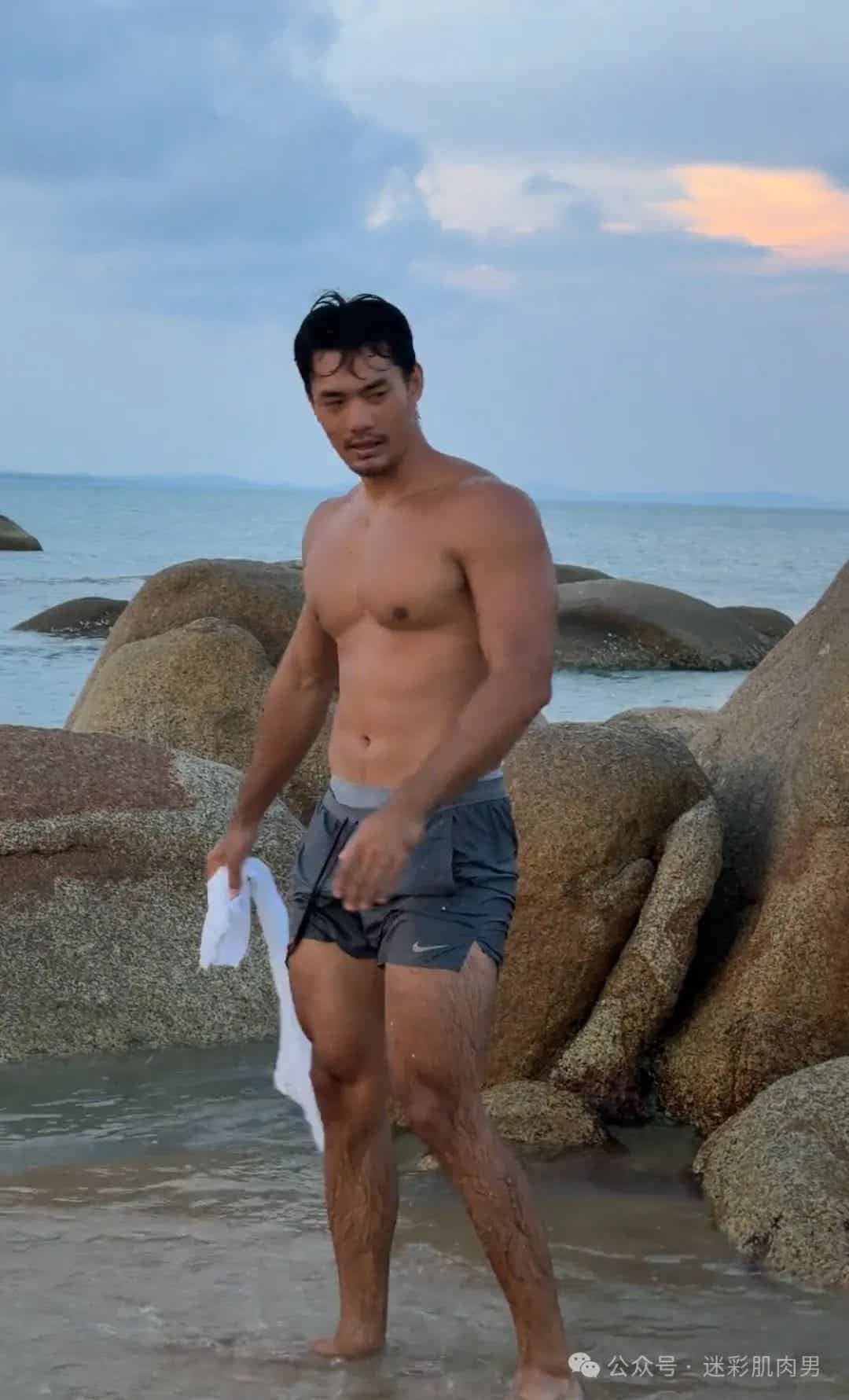 图片[13]-海南超帅救人帅警爆火啊！粗壮长腿实力强被他吸引！-小蓝短视频