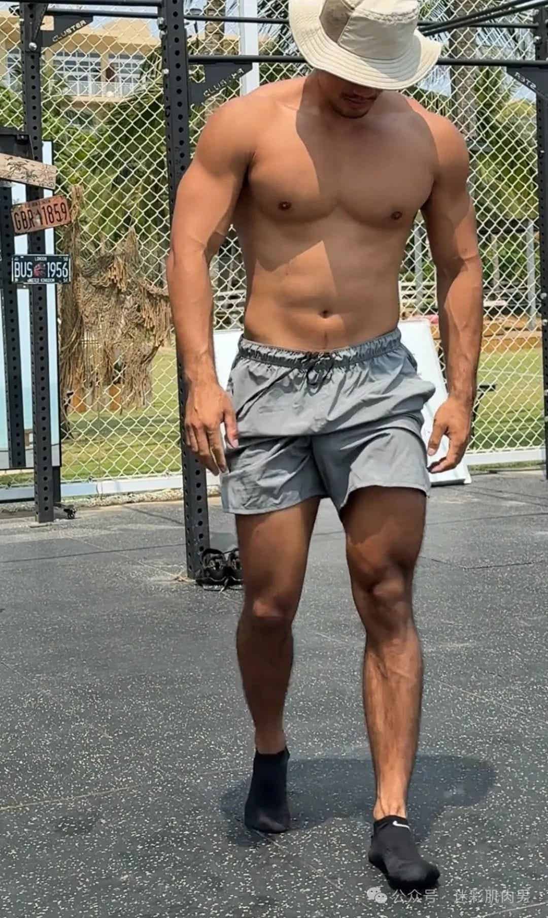 图片[18]-海南超帅救人帅警爆火啊！粗壮长腿实力强被他吸引！-小蓝短视频