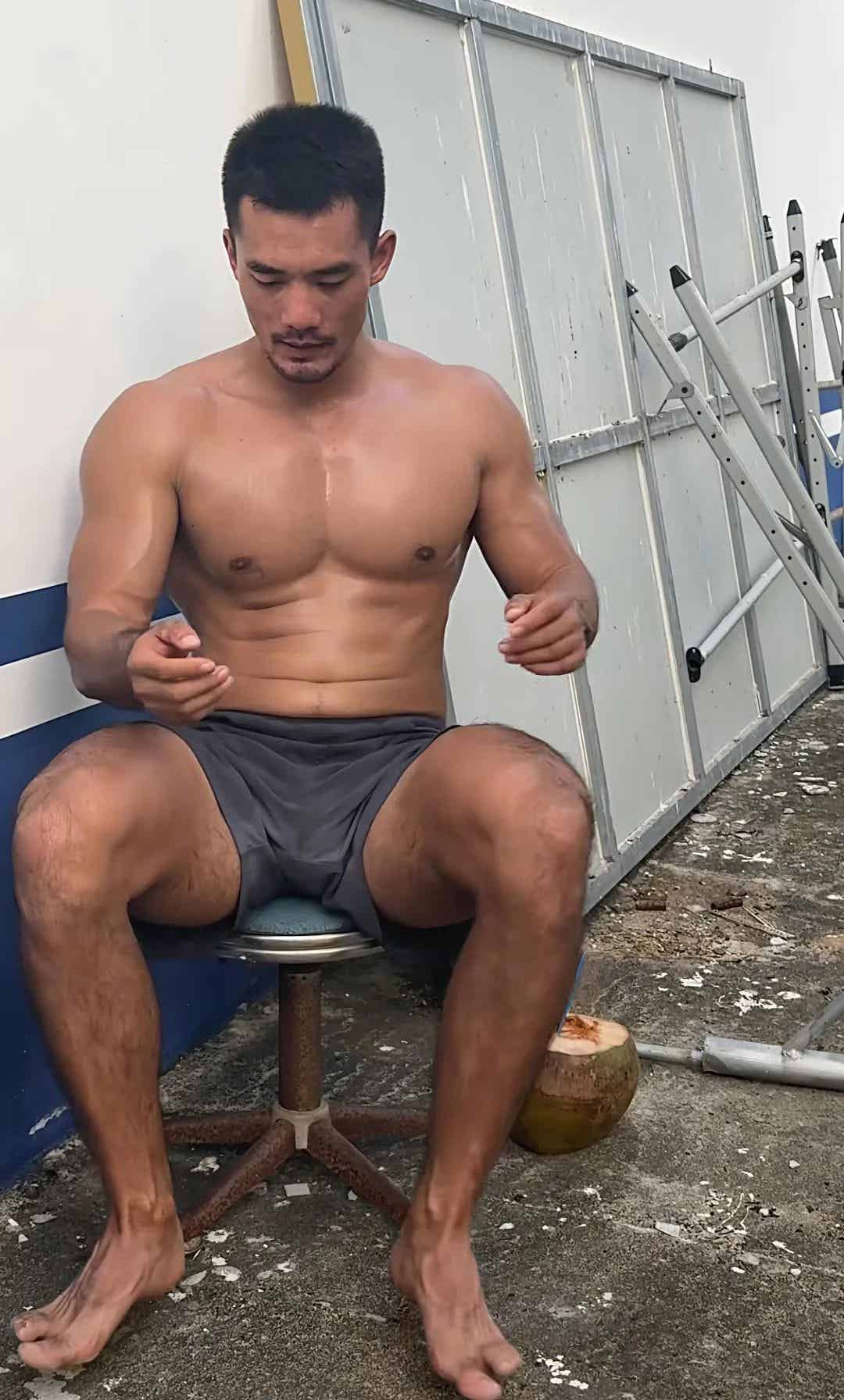 图片[28]-海南超帅救人帅警爆火啊！粗壮长腿实力强被他吸引！-小蓝短视频