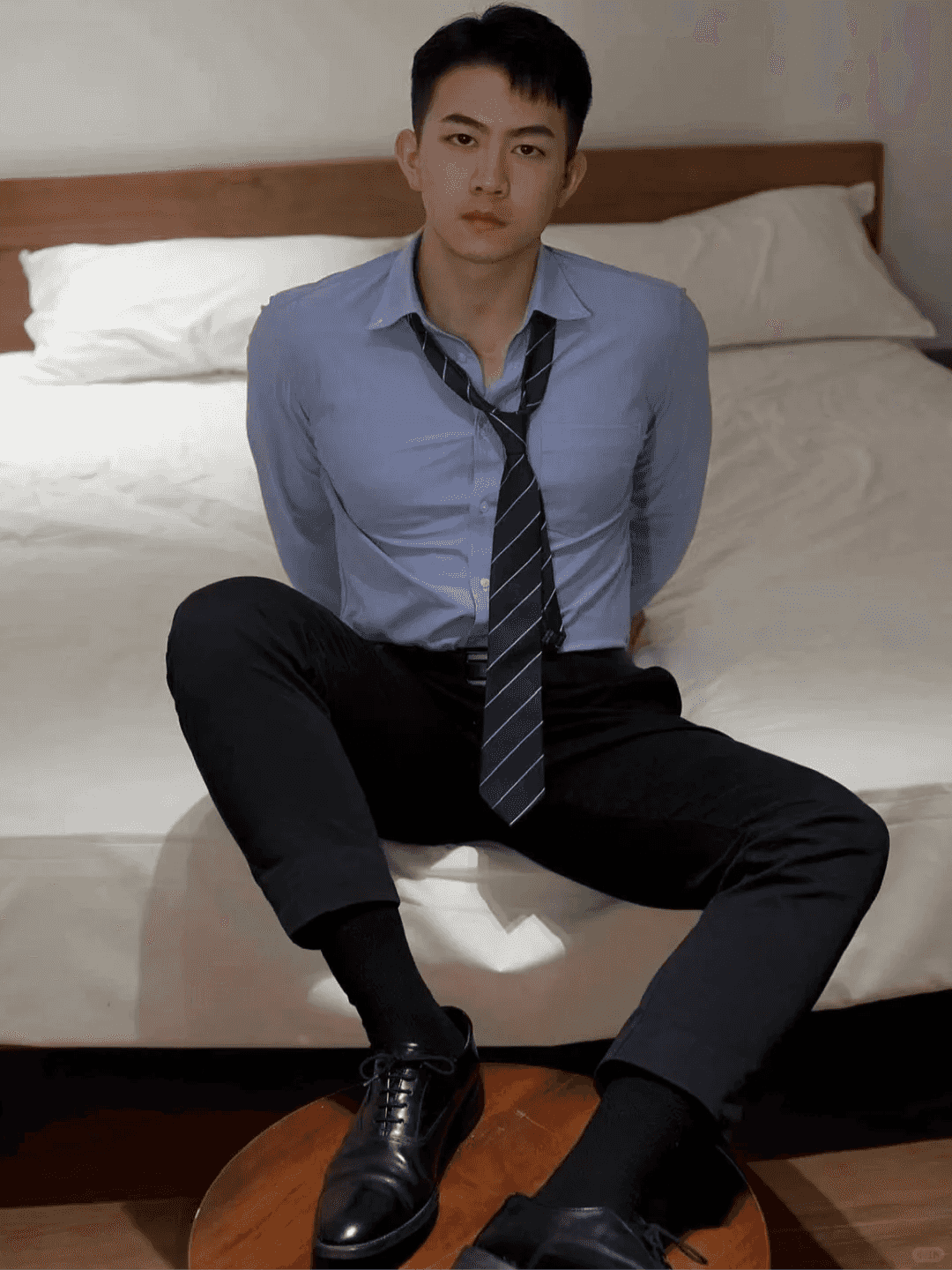 图片[28]-人夫感脂包肌男生，光着膀子玩水的样子看呆了！-小蓝短视频