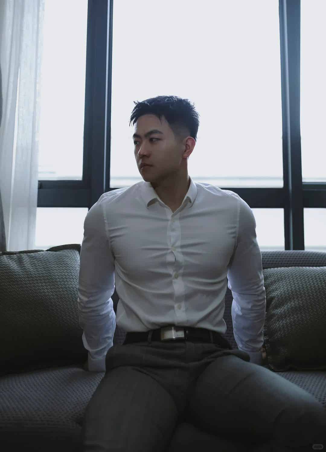 图片[29]-人夫感脂包肌男生，光着膀子玩水的样子看呆了！-小蓝短视频