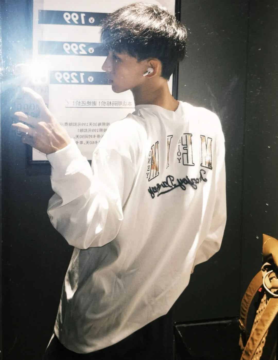 图片[4]-185白袜极品男高诱惑自拍，白袜长腿太迷人，腿部肌肉线条超诱惑.....-小蓝短视频