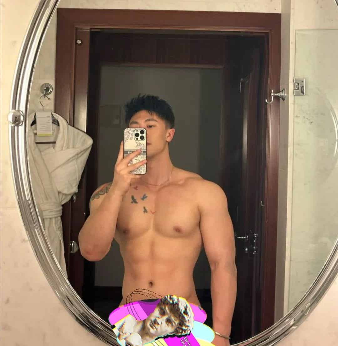 【8月精选】推特顶级摄影师御用男模，腹肌翘臀19禁，尺度升级.....-小蓝短视频