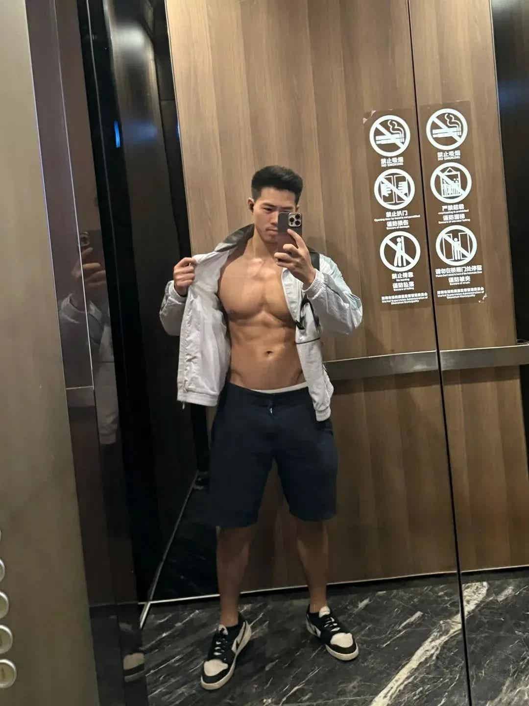 图片[3]-肌肉男神教练官宣恋情，宝子们心碎一地：我失恋了-小蓝短视频