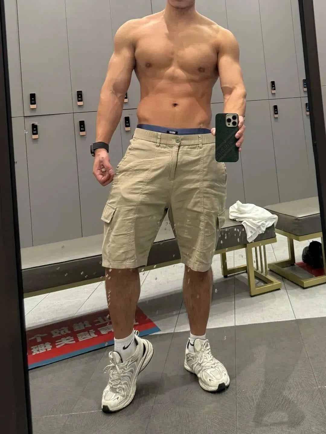 图片[5]-肌肉男神教练官宣恋情，宝子们心碎一地：我失恋了-小蓝短视频