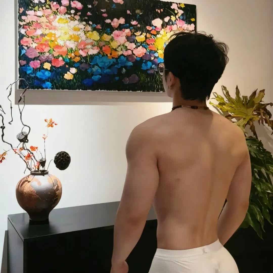 图片[4]-下海照片曝光后，腹肌美术生越来越放得开了……-小蓝短视频