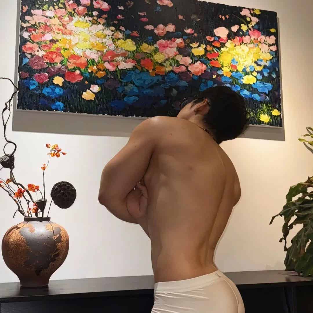 图片[5]-下海照片曝光后，腹肌美术生越来越放得开了……-小蓝短视频