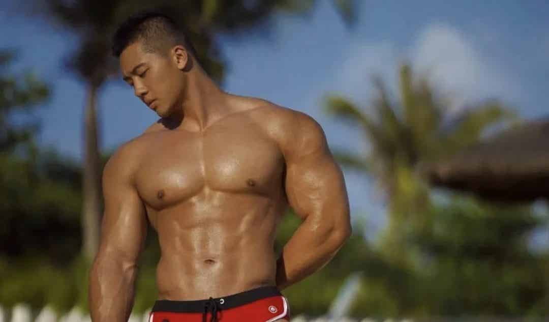 图片[1]-超壮大胸肌男神祝万成海边泳裤写真被解锁-小蓝短视频