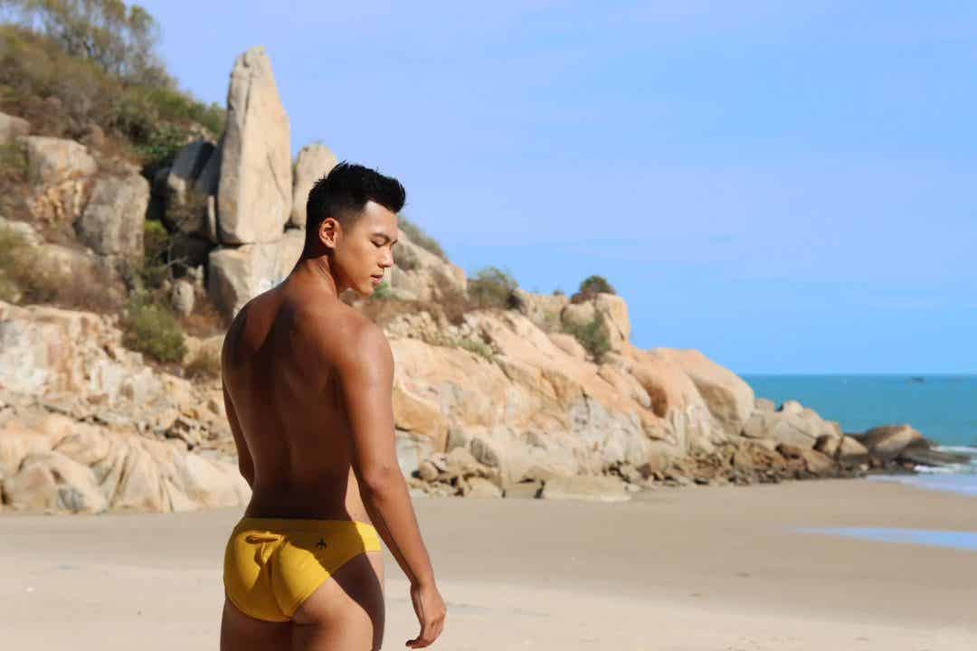 图片[8]-翘臀黑皮小哥的笑容有多甜？胸肌麒麟臂都在线-小蓝短视频