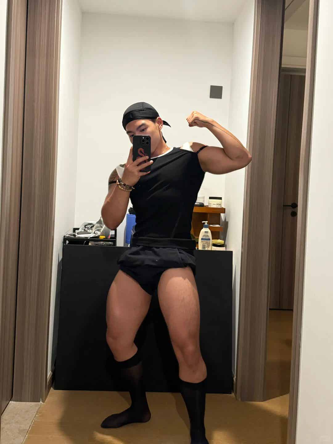 图片[14]-翘臀黑皮小哥的笑容有多甜？胸肌麒麟臂都在线-小蓝短视频