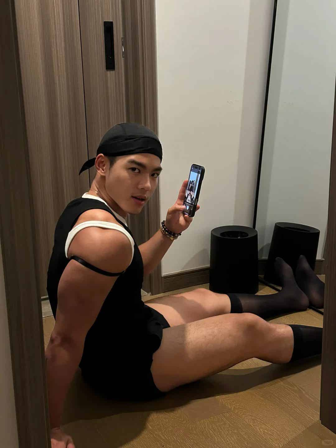 图片[17]-翘臀黑皮小哥的笑容有多甜？胸肌麒麟臂都在线-小蓝短视频