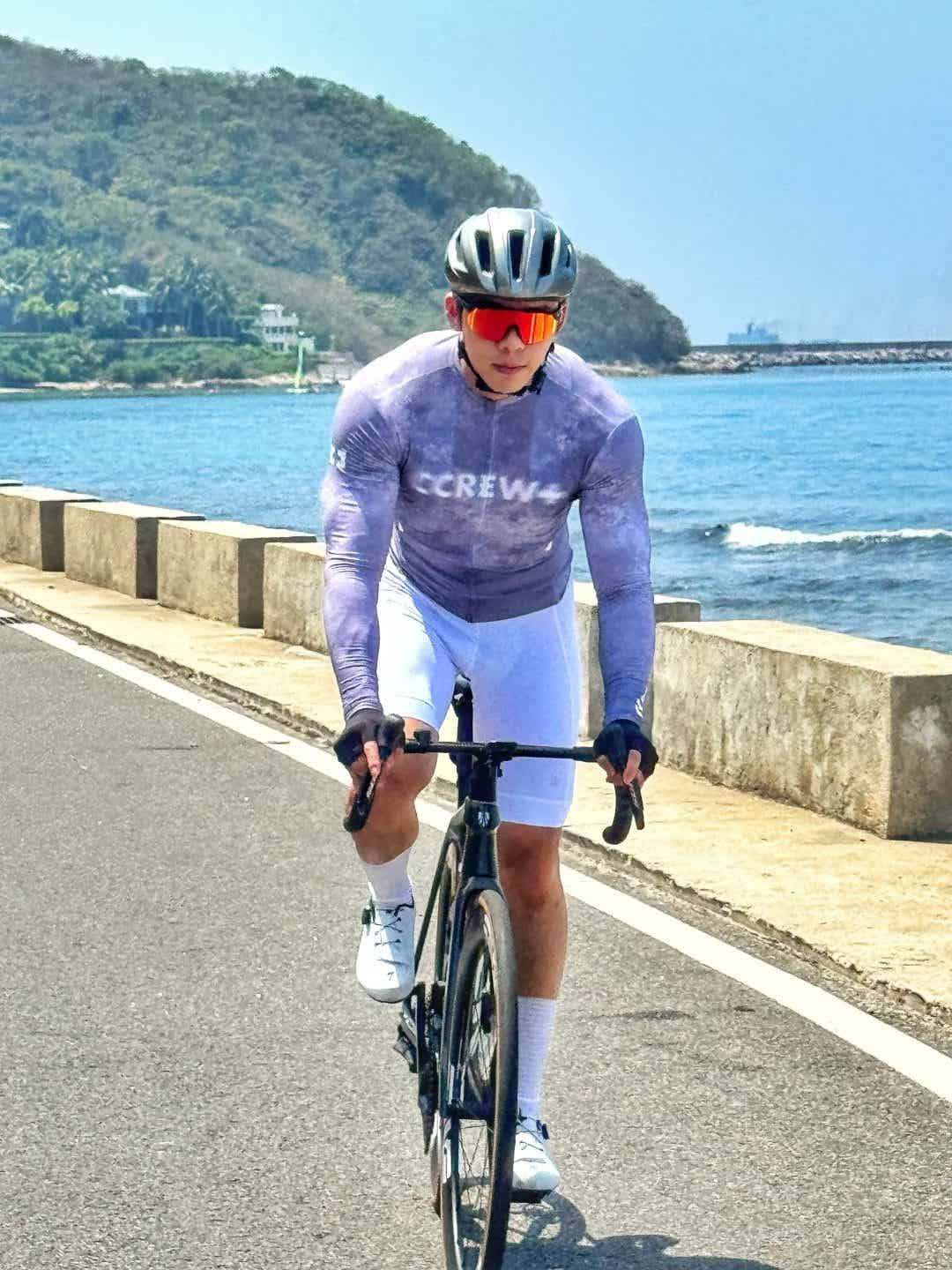 图片[11]-肌肉男和阳光沙滩泳裤，白背心湿透那一刻太上头-小蓝短视频