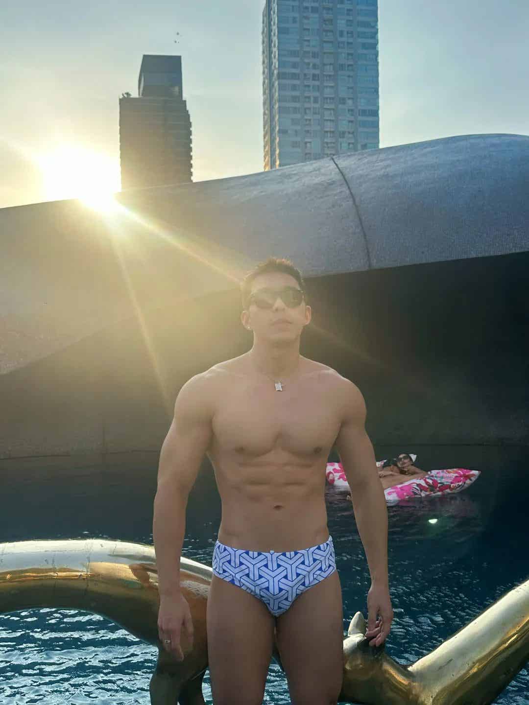 图片[21]-肌肉男和阳光沙滩泳裤，白背心湿透那一刻太上头-小蓝短视频