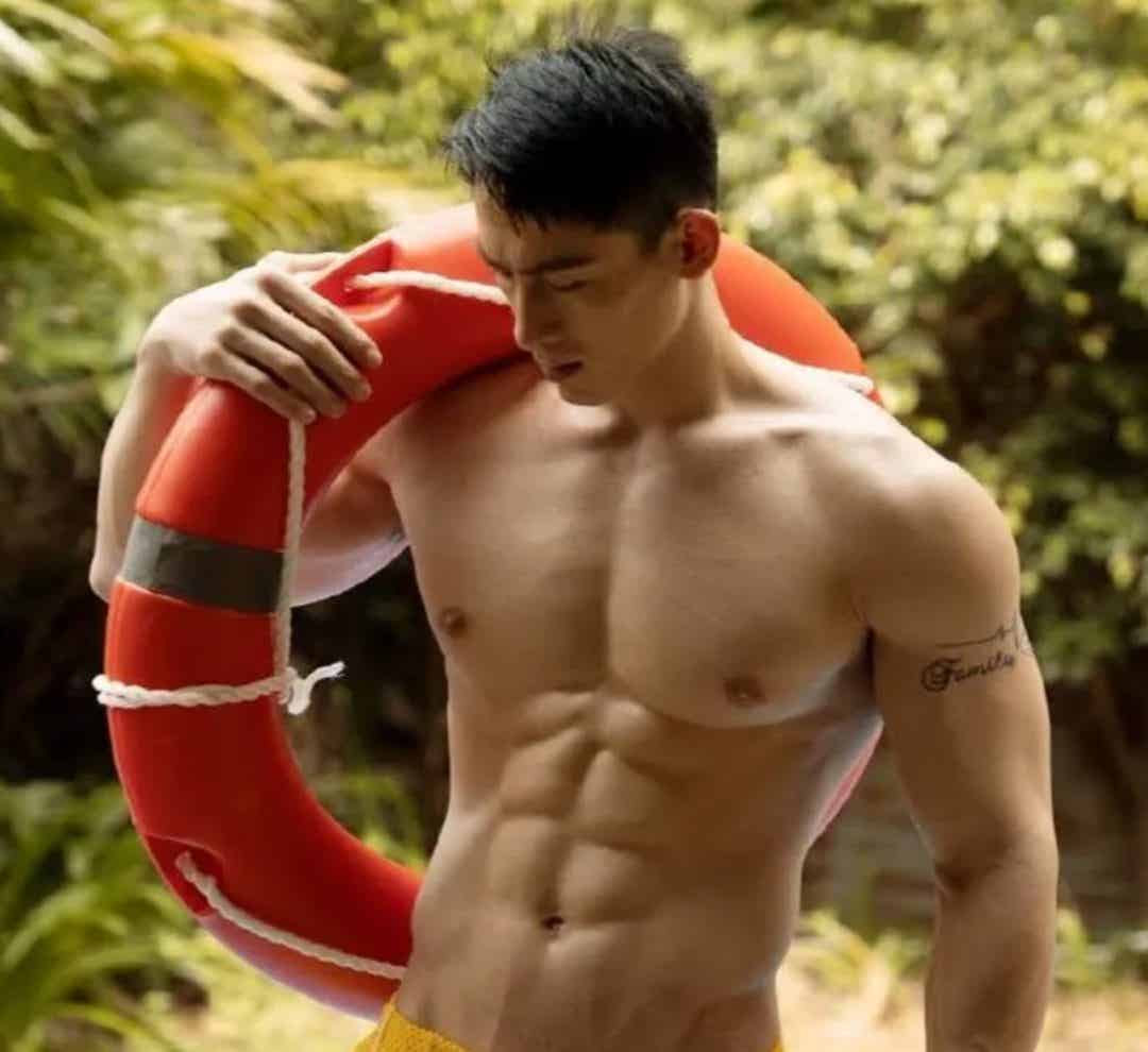 图片[23]-身材非常好大鼻子黑皮帅哥 胸肌超厚人鱼线硬硬 荷尔蒙写真太帅气-小蓝短视频