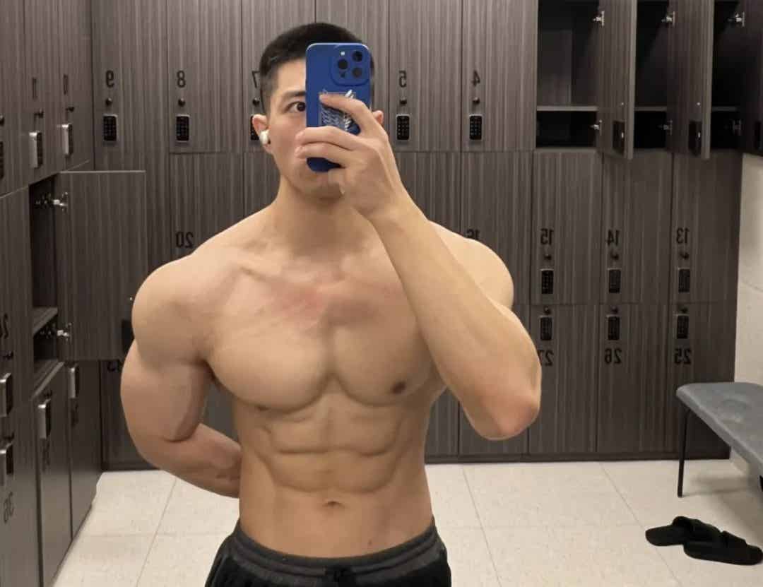 图片[27]-身材非常好大鼻子黑皮帅哥 胸肌超厚人鱼线硬硬 荷尔蒙写真太帅气-小蓝短视频