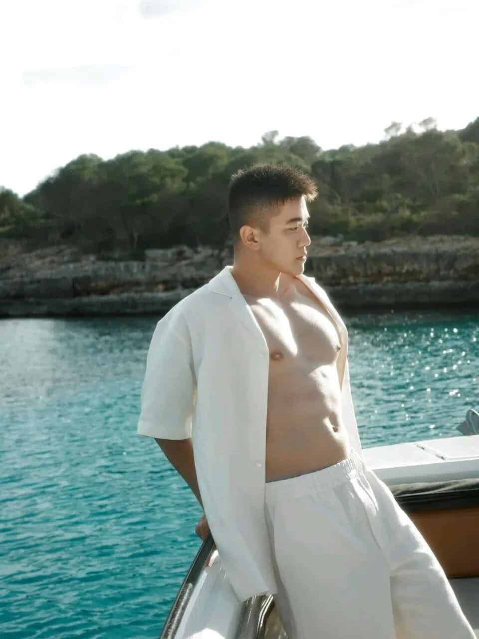 图片[2]-185cm小狼狗天花板！脂包肌身材太惹眼-小蓝短视频