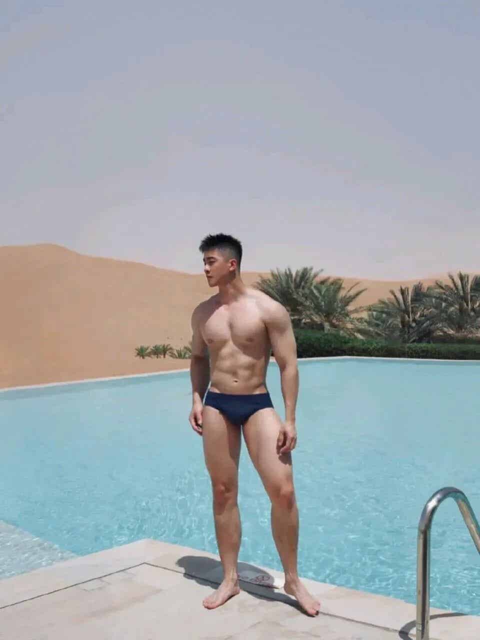 图片[8]-185cm小狼狗天花板！脂包肌身材太惹眼-小蓝短视频