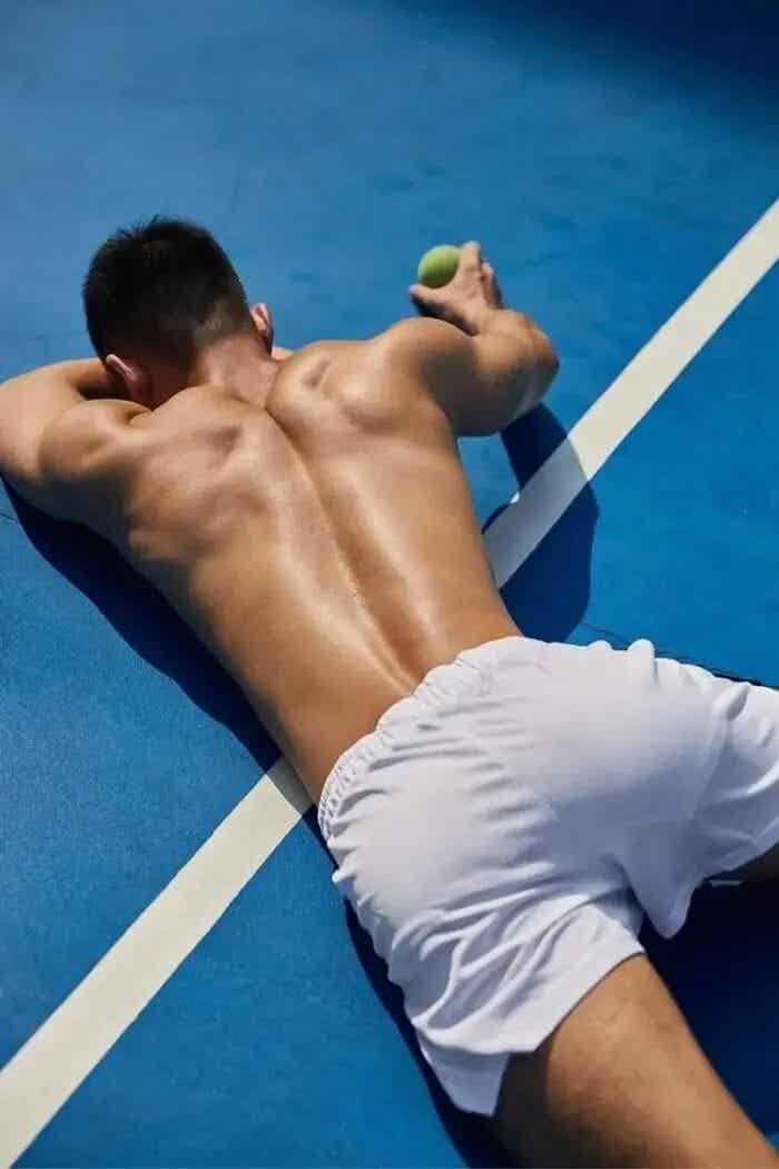 图片[3]-寸头黑皮网球小哥哥，臀也太翘了吧！-小蓝短视频