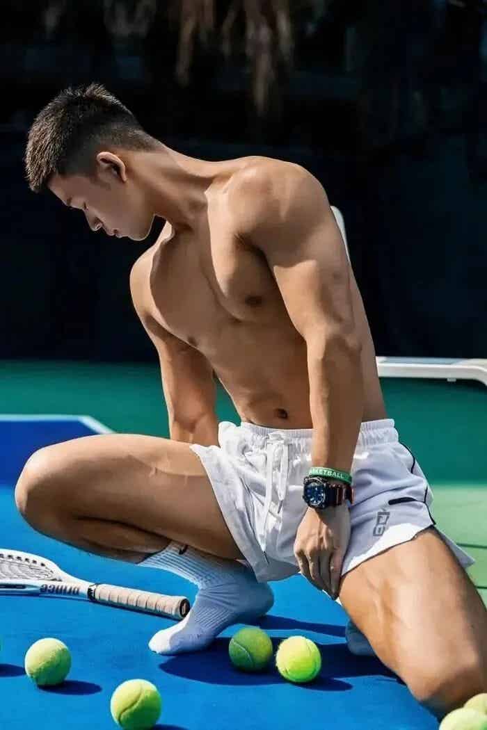 图片[5]-寸头黑皮网球小哥哥，臀也太翘了吧！-小蓝短视频