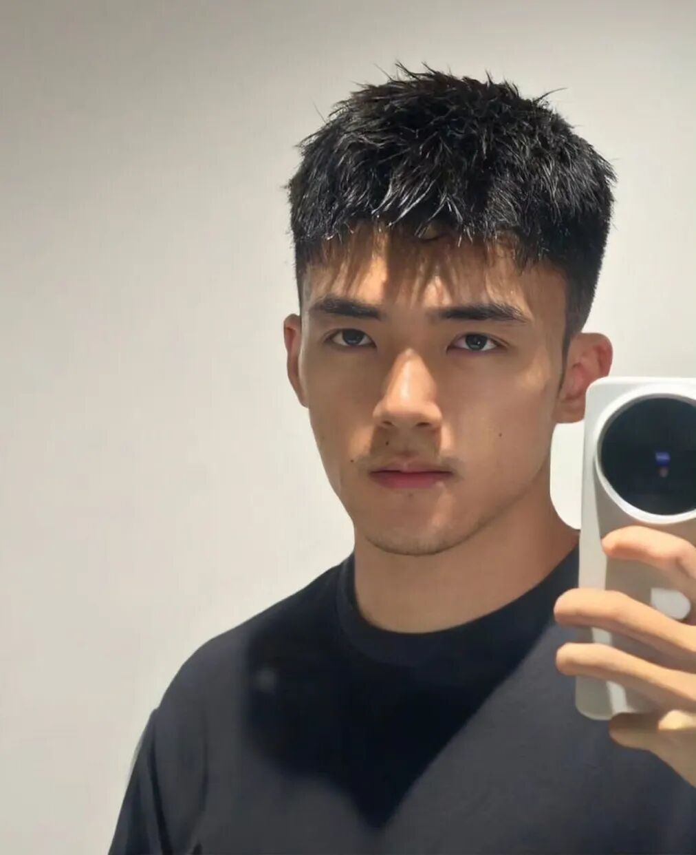 这才是帅气男生该剪的发型，潮流时尚有魅力！