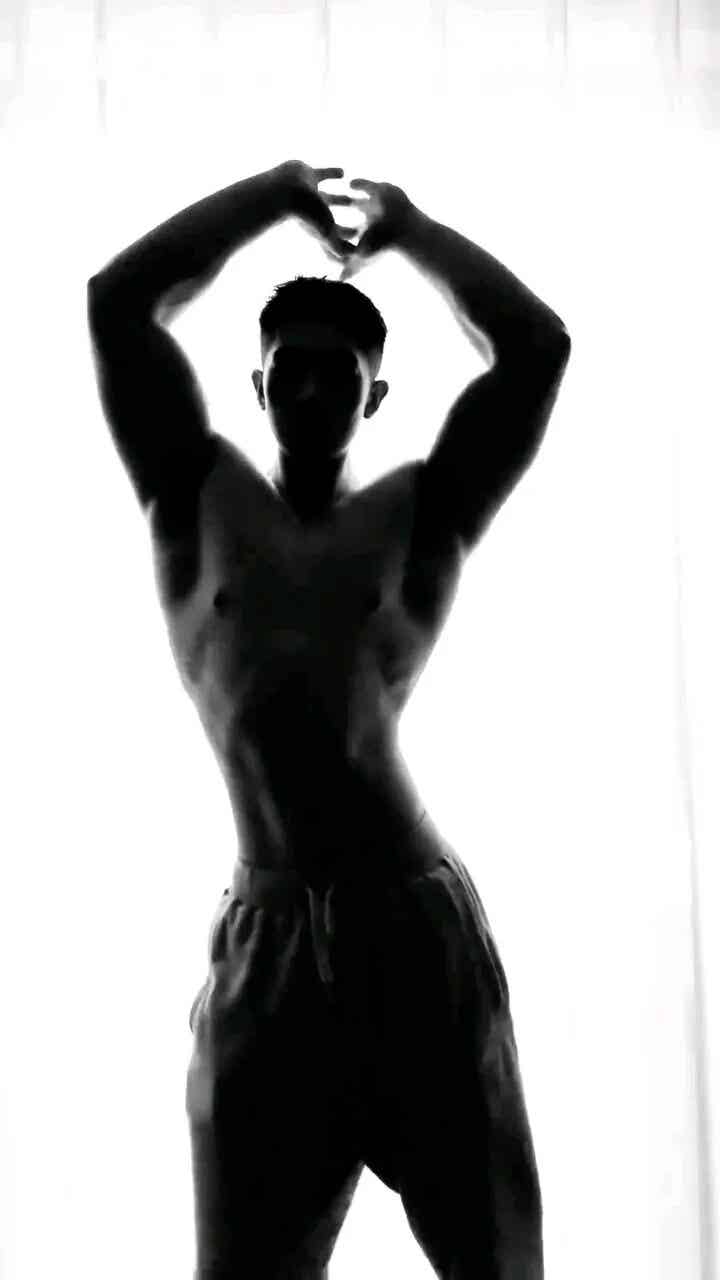 图片[15]-190cm体育生晒大胸肌，猛男撒娇谁顶得住？-小蓝短视频