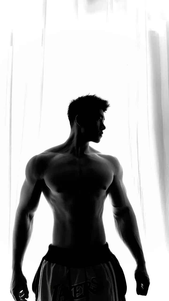 图片[17]-190cm体育生晒大胸肌，猛男撒娇谁顶得住？-小蓝短视频