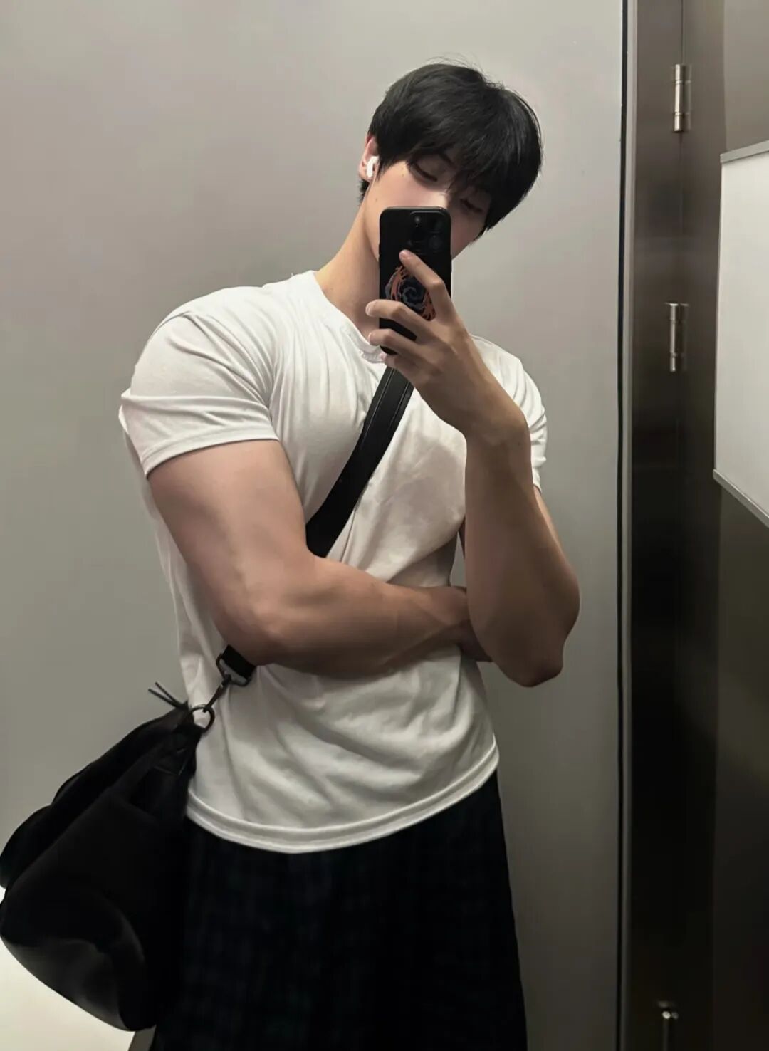 189高颜值大胸肌男大爆照！硕大胸肌衣服都要被撑爆了.....